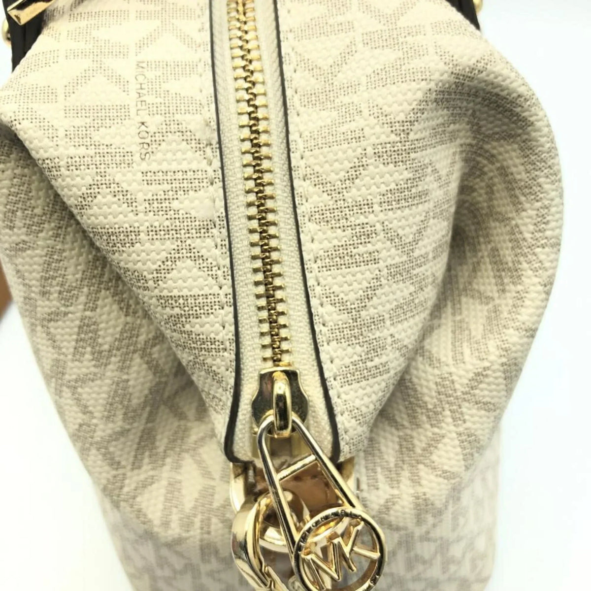 Pre-Owned MICHAEL KORSize Handbag Michael Kors (Like New)