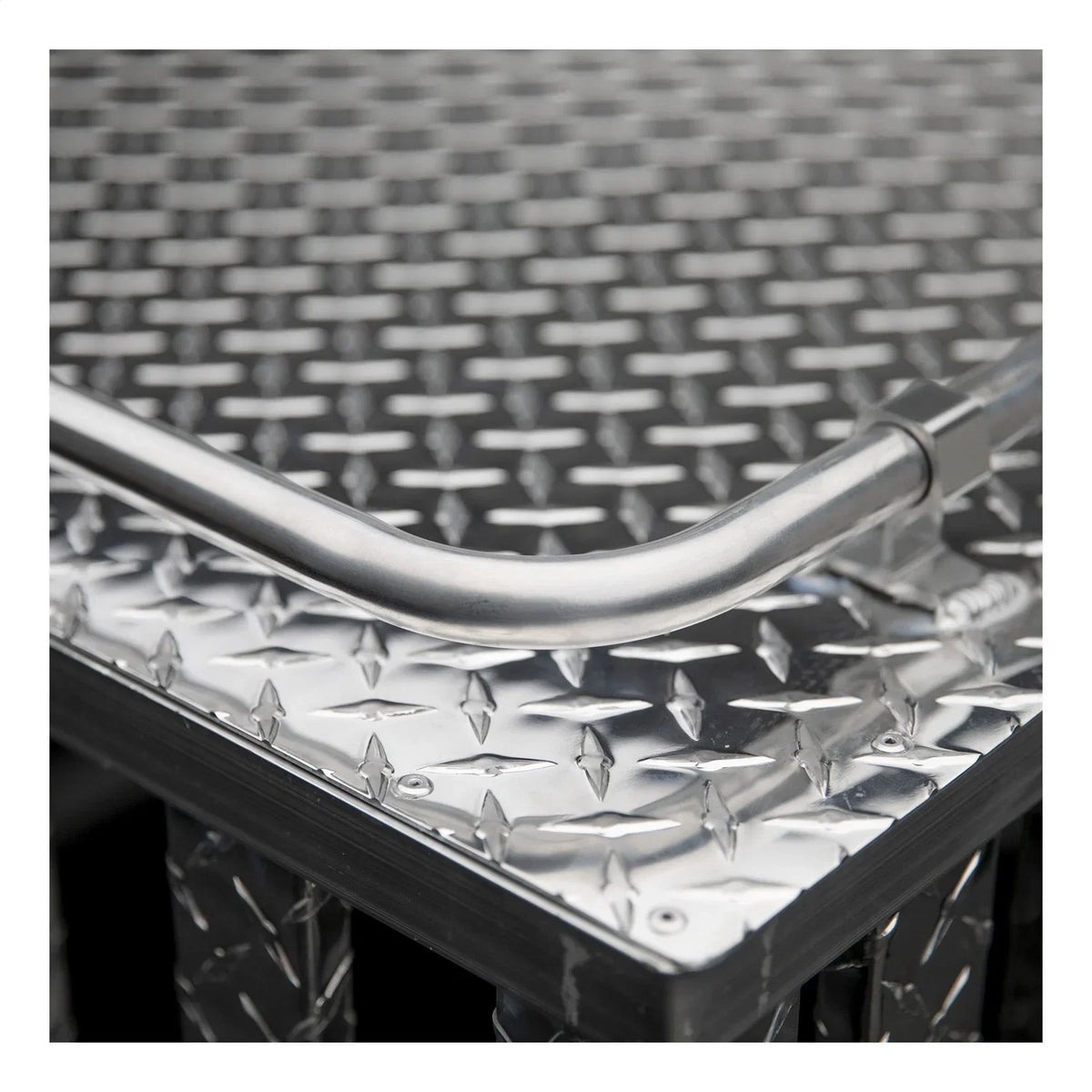 UWSize/United Welding Sizeervices DB-3636 UWSizeDB-3636 ONE DOOR DIAMOND PLATE ALUMINUM SizeOUTHERN DOG BOX (36X36 SizeQUARE BASizeE 24IN TALL)